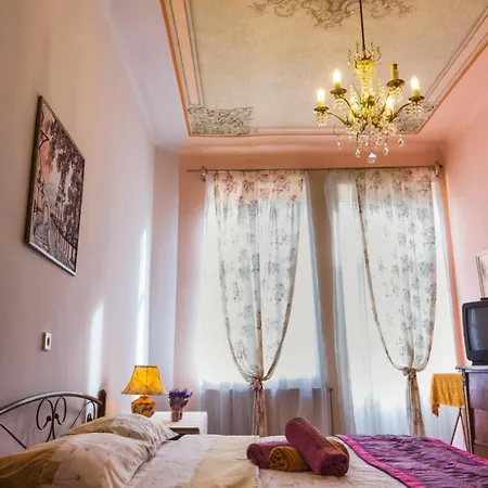 Vintage 2 With Balcony