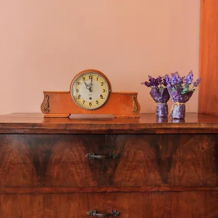 Vintage 2 With Balcony