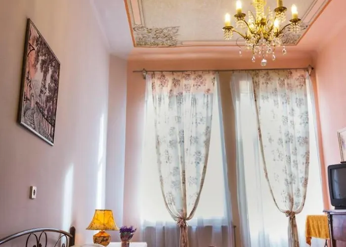 Vintage 2 With Balcony