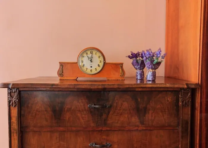 Vintage 2 With Balcony